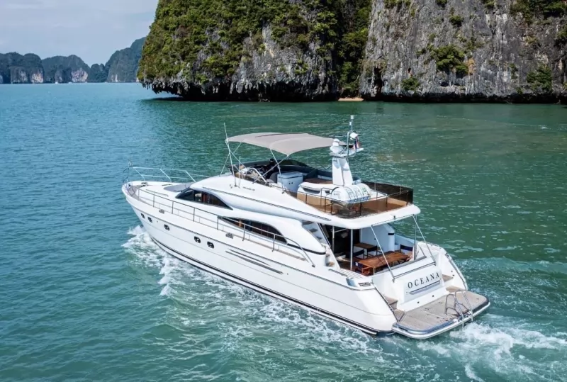 Yacht 65ft 8 hour